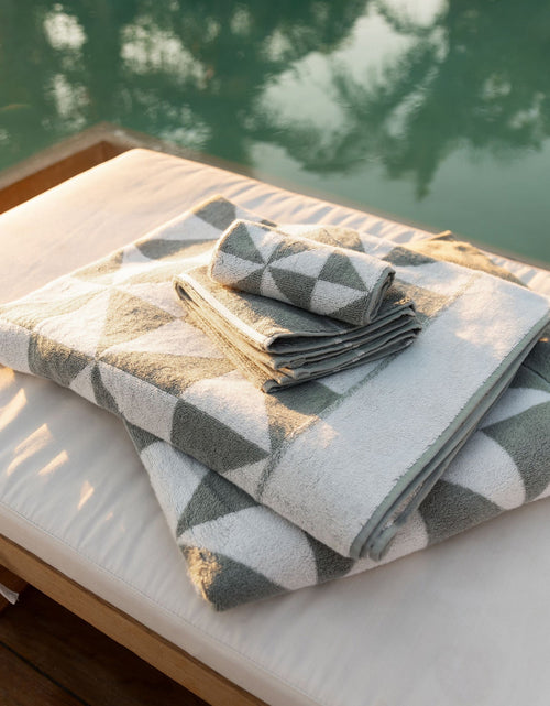 Load image into Gallery viewer, Umbra Towels
