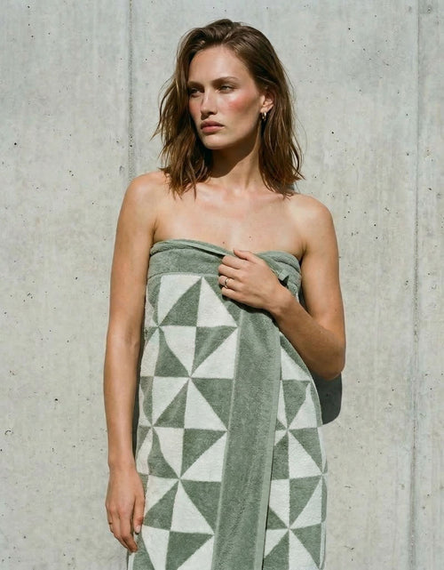 Load image into Gallery viewer, Umbra Towels
